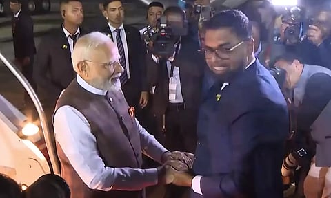 நீங்கள் தலைவர்களில் சாம்பியன்: பிரதமர் மோடியை பாராட்டிய கயானா அதிபர்