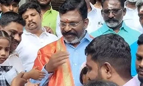 பழனி முருகன் கோவிலில் சாமி தரிசனம் செய்த திருமாவளவன்