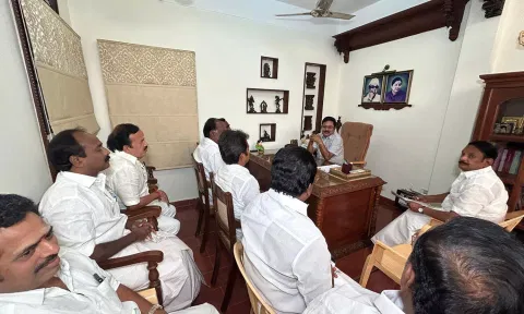 அ.ம.மு.க. நிர்வாகிகளுடன் டி.டி.வி. தினகரன் ஆலோசனை
