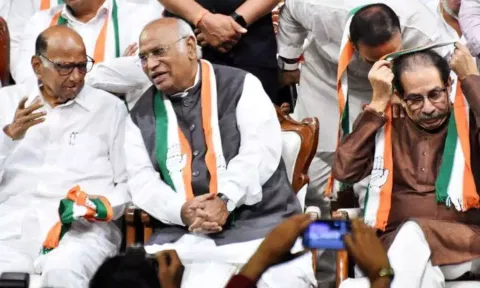 57 ஆண்டுகளில் இல்லாத மோசமான நிலை.. எதிர்க்கட்சித் தலைவர் இல்லாத மாநிலமாகிறது மகாராஷ்டிரா