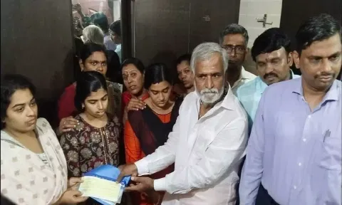 கோவில் யானை தாக்கி பாகன் பலி: ரூ.10 லட்சம் நிவாரணம் வழங்கிய அமைச்சர் சேகர்பாபு