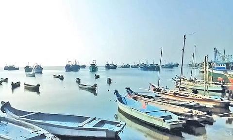 காற்றின் வேகம் அதிகரிப்பால் மீனவர்கள் கடலுக்கு செல்ல தடை