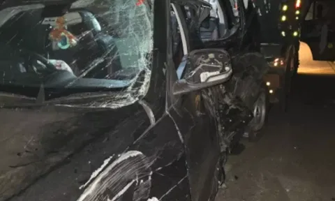 ஆக்ரா விரைவு சாலையில் லாரி மீது கார் மோதியதில் 5 மருத்துவர்கள் பலி