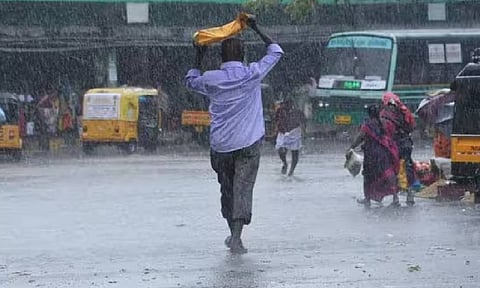 திருச்சி, அரியலூர், புதுக்கோட்டை மாவட்டங்களில் கன மழை-மக்கள் வீடுகளில் முடக்கம்