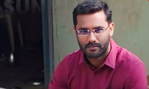 மாணவரின் புத்தகத்தில் சாதி பெயரை எழுதிய ஆசிரியர் பணியிடை நீக்கம்