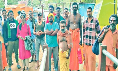 சதுரகிரிக்கு கனமழை எச்சரிக்கை விடுக்கப்படாததால்  சாமி தரிசனம் செய்ய அனுமதி