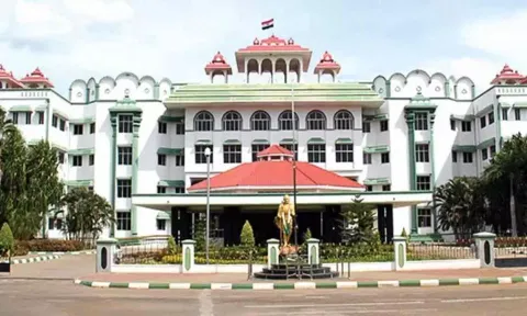 நீர்நிலை ஆக்கிரமிப்பு கட்டிடங்களை அகற்ற  நடவடிக்கை தேவை - ஐகோர்ட் கிளை