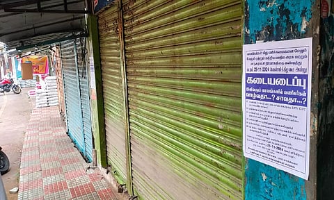 வணிக கட்டிடங்கள் வாடகை மீது 18 சதவீதம் ஜி.எஸ்.டி. வரி: தமிழகம் முழுவதும் வியாபாரிகள் கடையடைப்பு போராட்டம்