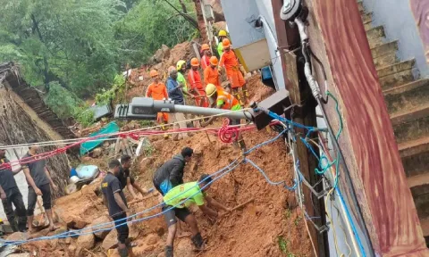 திருவண்ணாமலையில் மண்சரிவில் சிக்கிய 7 பேரை மீட்க பணிகள் தீவிரம்