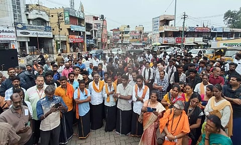 மேட்டுப்பாளையத்தில் பாடகி இசைவாணிக்கு எதிராக ஐயப்ப பக்தர்கள் ஆர்ப்பாட்டம்