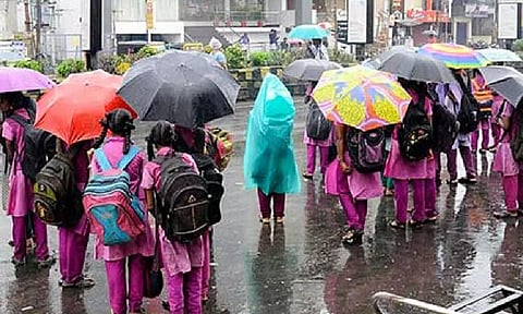 நீலகிரி, ராணிப்பேட்டை மாவட்டங்களில் பள்ளிகளுக்கு மட்டும் இன்று விடுமுறை அறிவிப்பு