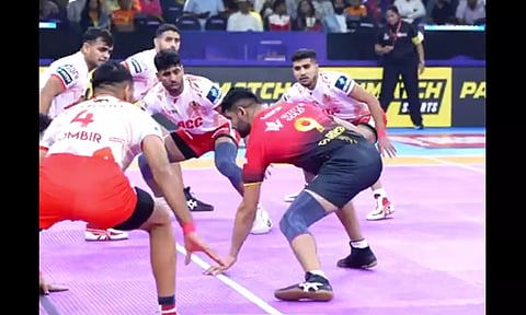 புரோ கபடி லீக்: குஜராத், பெங்களூரு இடையிலான ஆட்டம் டிரா