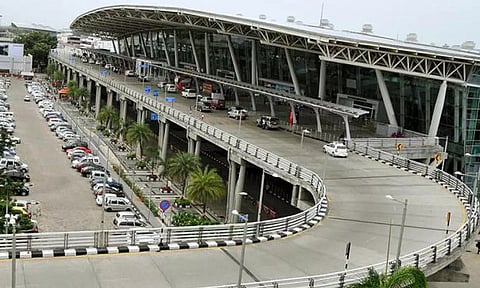 சென்னை விமான நிலையத்தில் வாகன நிறுத்த கட்டணம் திடீர் உயர்வு- பயணிகள் அதிர்ச்சி