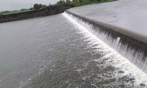 ஆரணி ஆற்றின் குறுக்கே குழாய் பதிக்கும் பணி நிறுத்தம்