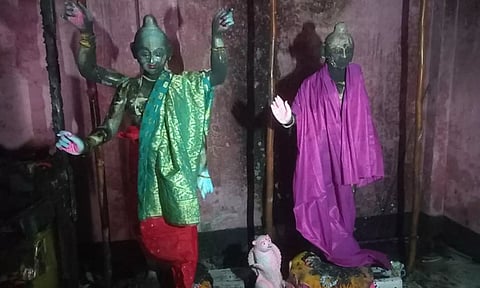 இந்து கோவில்கள் மீது தொடரும் தாக்குதல்: வங்கதேசத்தில் சிலைகளுக்கு தீவைப்பு