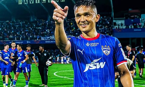 40 வயதில் ஹாட்ரிக் கோல்: ஐஎஸ்எல் தொடரில் சாதனை படைத்த சுனில் சேத்ரி