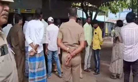 சதுரங்கப்பட்டினம் அரசு மருத்துவமனையை முற்றுகையிட்டு மக்கள் போராட்டம்