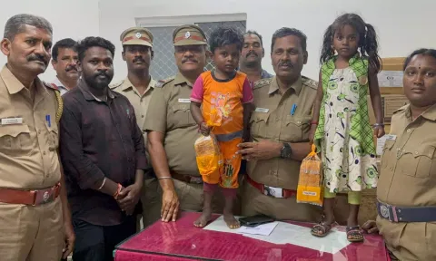தருமபுரியில் ஆதரவின்றி தவித்த 2 குழந்தைகளை மீட்ட போலீசார்