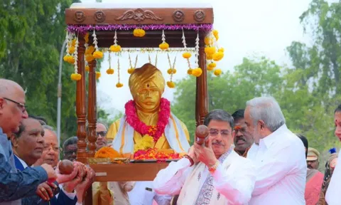 பாரதியார் பிறந்தநாள்- நினைவு இல்லத்தில் கவர்னர் மரியாதை