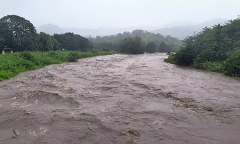 தேனியில் கனமழை: மூல வைகையாற்றில் வரலாறு காணாத வெள்ளப்பெருக்கு