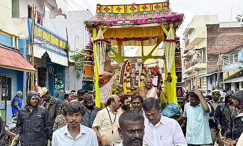 மழை காரணமாக திருப்பரங்குன்றத்தில் கார்த்திகை திருவிழா தேரோட்டம் ரத்து: மாலையில் மகா தீபம்