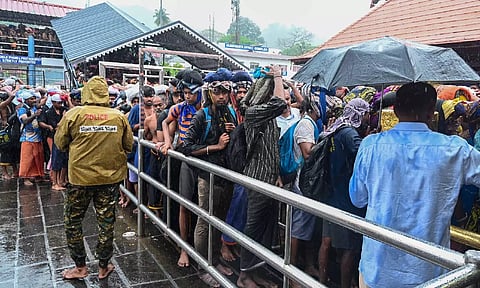 சபரிமலையில் மழை நீடிப்பு: ஐயப்ப பக்தர்கள் கவனமுடன் யாத்திரை மேற்கொள்ள அறிவுறுத்தல்