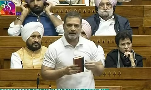 அதானிக்கு தாராவியை தாரைவார்த்து விட்டீர்கள்- மக்களவையில் ராகுல் காந்தி பரபரப்பு குற்றச்சாட்டு