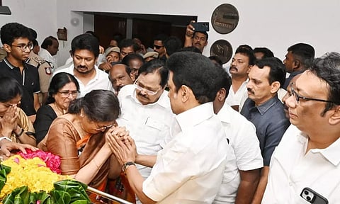 ஈவிகேஎஸ் இளங்கோவன் உடலுக்கு முதலமைச்சர் அஞ்சலி