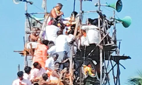 கோவில் கும்பாபிஷேகத்துக்கு சீர்வரிசை வழங்கிய இஸ்லாமியர்கள்