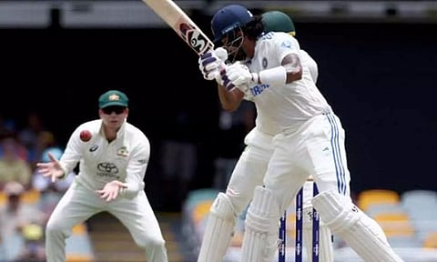 ஆஸ்திரேலியாவுக்கு எதிரான 3-வது டெஸ்ட்: பாலோ ஆனை தவிர்க்க போராடும் இந்தியா