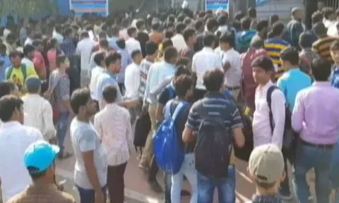 அரசு தேர்வில் ஒருவர் மட்டும் 100-க்கு 101.66 மதிப்பெண்- முறைகேடு நடந்திருப்பதாக கூறி ஏராளமானோர் போராட்டம்