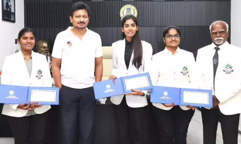 உலக கேரம் போட்டியில் வென்ற வீராங்கனைகளுக்கு பரிசுத்தொகை வழங்கினார் துணை முதல்வர் உதயநிதி