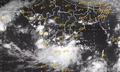சென்னைக்கு 370 கி.மீ தொலைவில் நிலைக்கொண்டுள்ள காற்றழுத்த தாழ்வு மண்டலம்