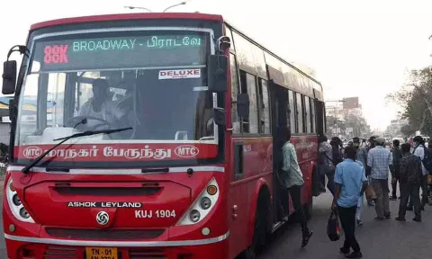 பேருந்துகளை இயக்கும்போது ஓட்டுநர் செல்போன் பயன்படுத்தினால் சஸ்பெண்ட்