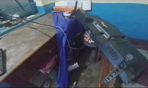 4-வது நாளாக ஊருக்குள் புகுந்து அட்டகாசம்: 3 வீடுகளை சூறையாடிய புல்லட் ராஜா யானை