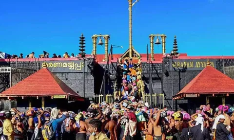 சபரிமலை ஐயப்பன் கோவிலில் மண்டல பூஜை சீசனில் 32.50 லட்சம் பக்தர்கள் சாமி தரிசனம்