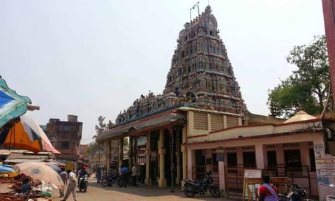 புத்தாண்டை முன்னிட்டு திருவேற்காடு தேவி கருமாரியம்மன் கோவிலில் நள்ளிரவு 12 மணிக்கு நடை திறப்பு
