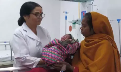 மகா கும்பமேளா நடைபெறும் இடத்தில் பிறந்த குழந்தைக்கு 'மகா கும்ப்' என பெயர் சூட்டிய பெற்றோர்