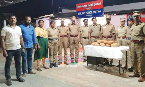 கன்னியாகுமரிக்கு மும்பை எக்ஸ்பிரஸ் ரெயிலில் கடத்தி வந்த 8 கிலோ கஞ்சா பறிமுதல்