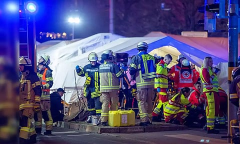 அமெரிக்கா: மக்கள் கூட்டத்தில் கார் புகுந்ததில் 10 பேர் உயிரிழப்பு.. புத்தாண்டில் பயங்கரம்