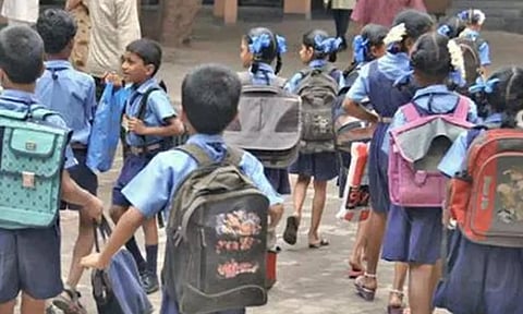 அரையாண்டு விடுமுறைக்கு பிறகு பள்ளிகள் இன்று திறப்பு