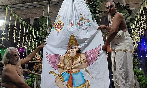 கும்பகோணம் சாரங்கபாணி கோவிலில் பிரமோற்சவ திருவிழா கொடியேற்றம்:14-ந்தேதி தேரோட்டம்