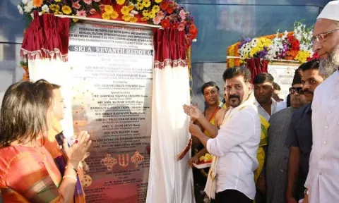 ஐதராபாத்தில் மன்மோகன் சிங் பெயரில் பிரமாண்ட பாலம் திறப்பு