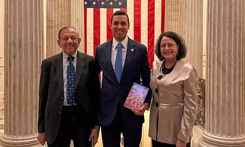 அமெரிக்காவில் பகவத் கீதை மீது பதவி பிரமாணம் எடுத்து கொண்ட சுஹாஷ் சுப்ரமணியம்