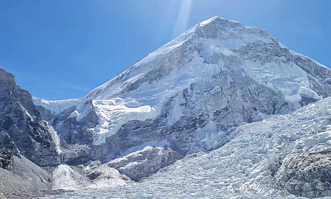 எவரெஸ்ட் சிகரத்தில் ஏற சுற்றுலா பயணிகளுக்கு தடை- சீனா உத்தரவு