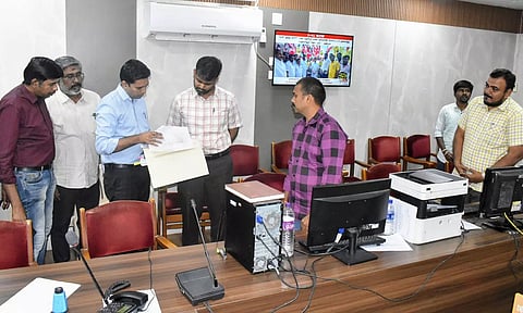 ஈரோடு மாநகராட்சி அலுவலகத்தில் கிழக்கு தொகுதி இடைத்தேர்தலுக்கான கட்டுப்பாட்டு அறை திறப்பு