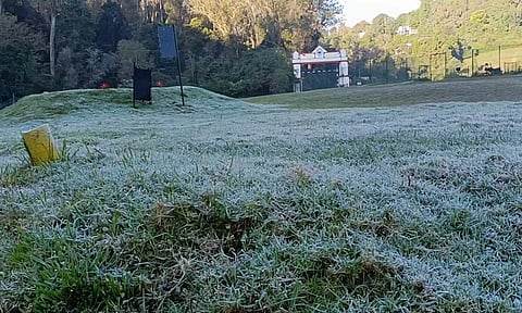 கடுங்குளிரால் மக்கள் அவதி- ஊட்டி, குன்னூரில் கொட்டி தீர்க்கும் உறைபனி