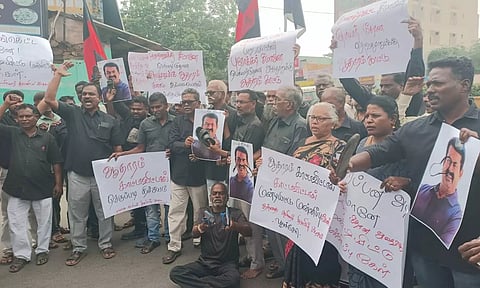 சீமானை கண்டித்து தந்தை பெரியார் திராவிடர் கழகத்தினர் போராட்டம்: இருதரப்பினர் மோதல்- கல்வீச்சு