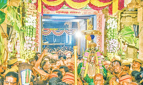 ஸ்ரீரங்கம் ரங்கநாதர் கோவிலில் சொர்க்க வாசல் திறப்பு: ரங்கா, ரங்கா கோஷம் விண்ணதிர பக்தர்கள் பரவசம்