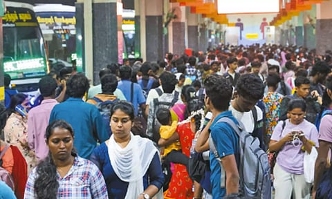 பொங்கல் பண்டிகை விடுமுறை- நேற்று ஒரே நாளில் சென்னையில் இருந்து 1.87 லட்சம் பேர் சொந்த ஊர்களுக்கு பயணம்